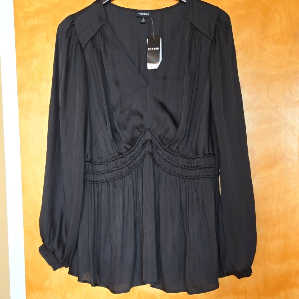 NWT Torrid Fashion Top